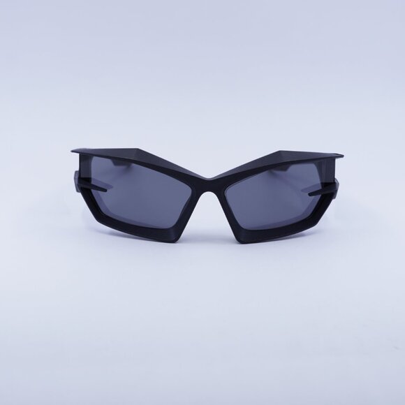 Givenchy GV40049I 02A Sunglasses Matte Black Geometric Frame, Smoke Lenses - Picture 2 of 9